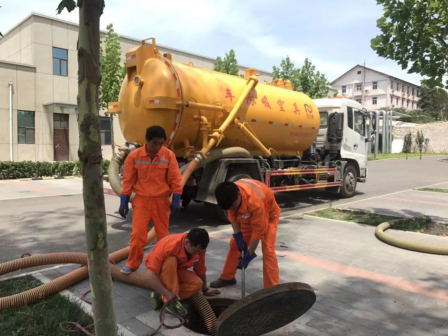 九合垸原种场化粪池清理与5-8吨吸粪车施工效率分析